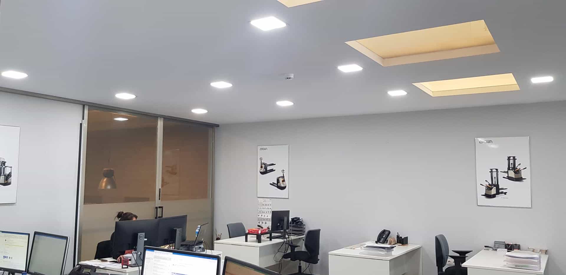 Paneles LED Iluminación adecuada para oficinas y más - Especialistas en  Iluminación